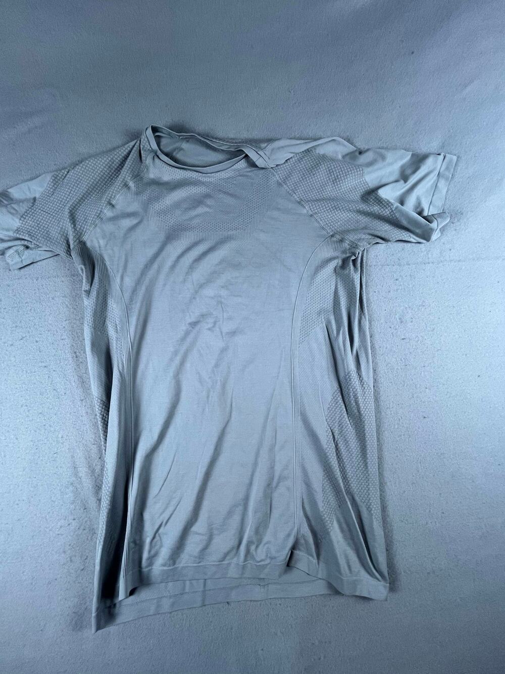 Alo Yoga Performance Shirt Men S Gray Short Sleeve Seamless Athletic Workout Tee